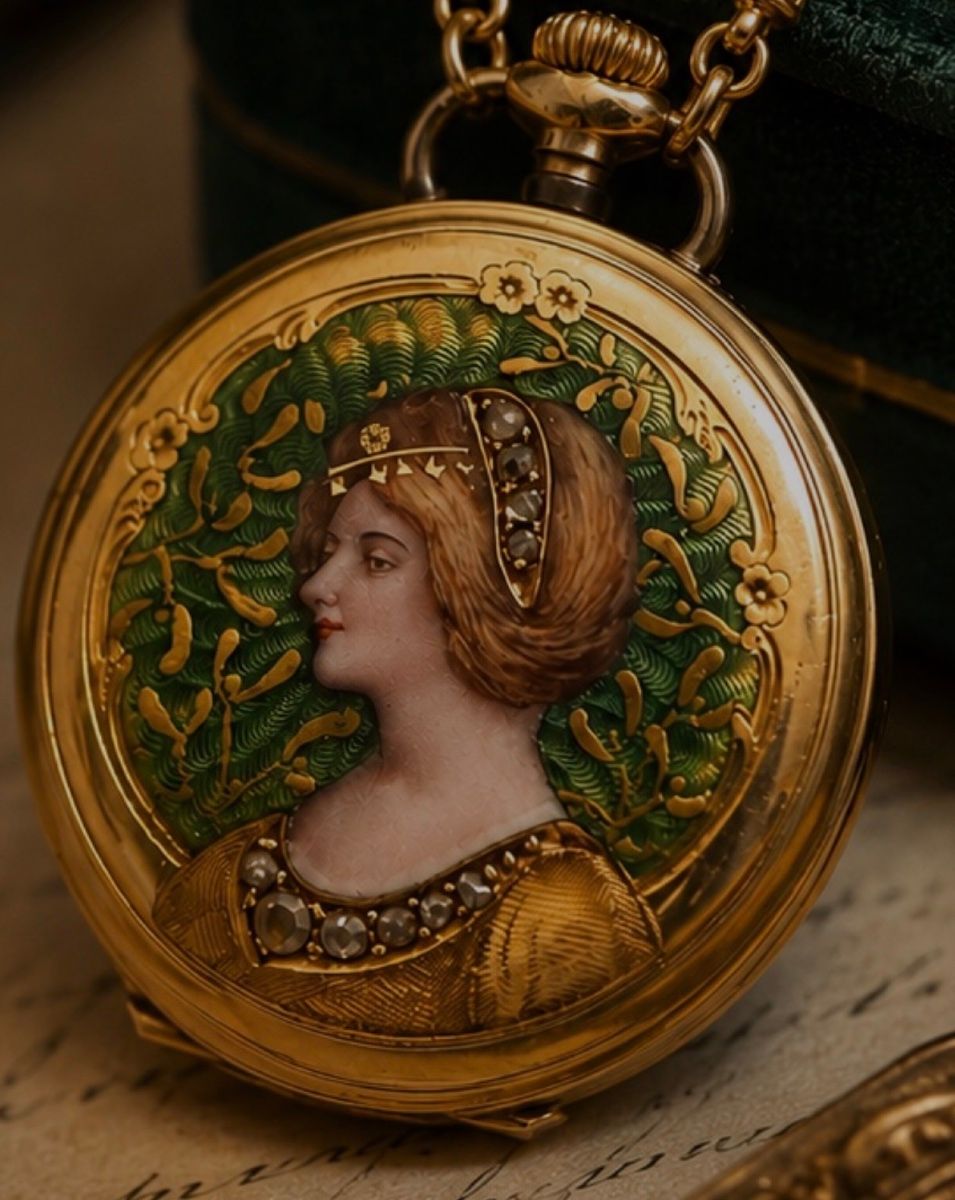 MONTRE DE COL ANCIENNE EN OR ÉMAILLÉ