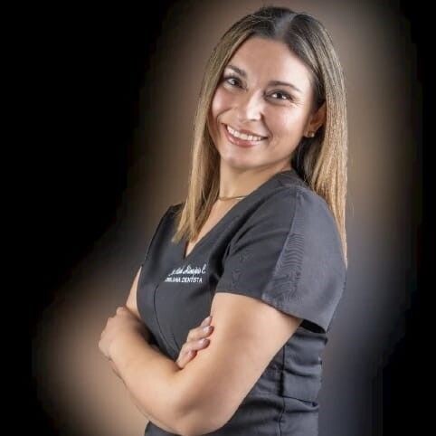 DOCTORA NICOLE HINOJOSA