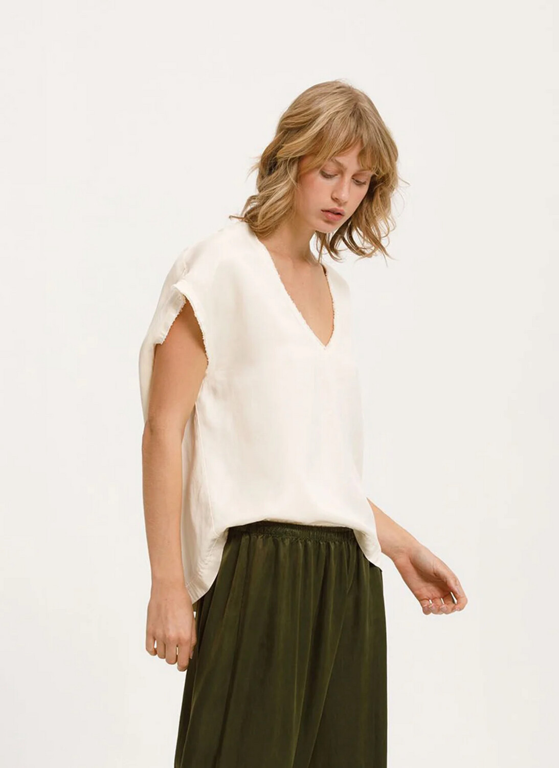 Cali James Tee in Emerald and Porcelain