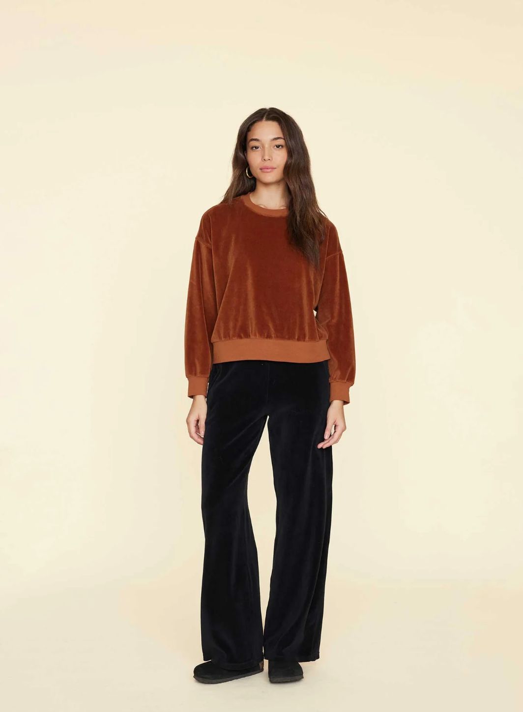 Xirena Mavis Velour Sweatpant in Black