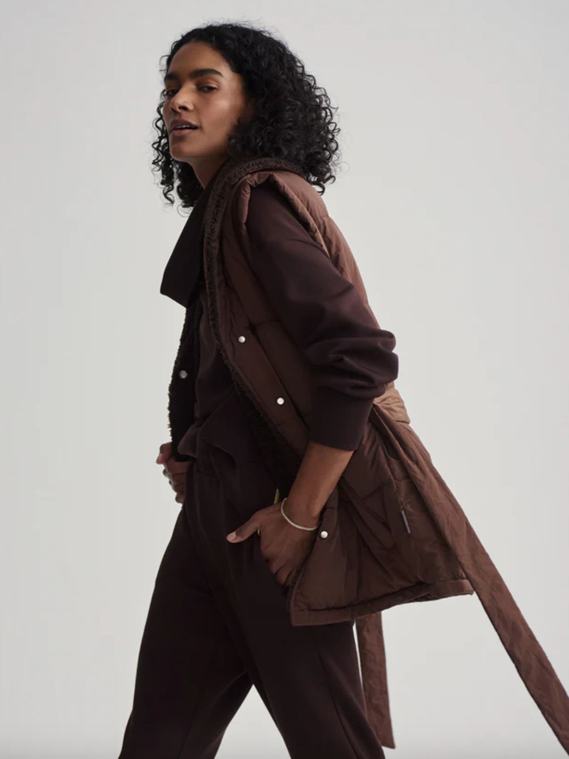Varley Lanville Reversible Gilet (Vest) in Chesnut/Coffee Bean