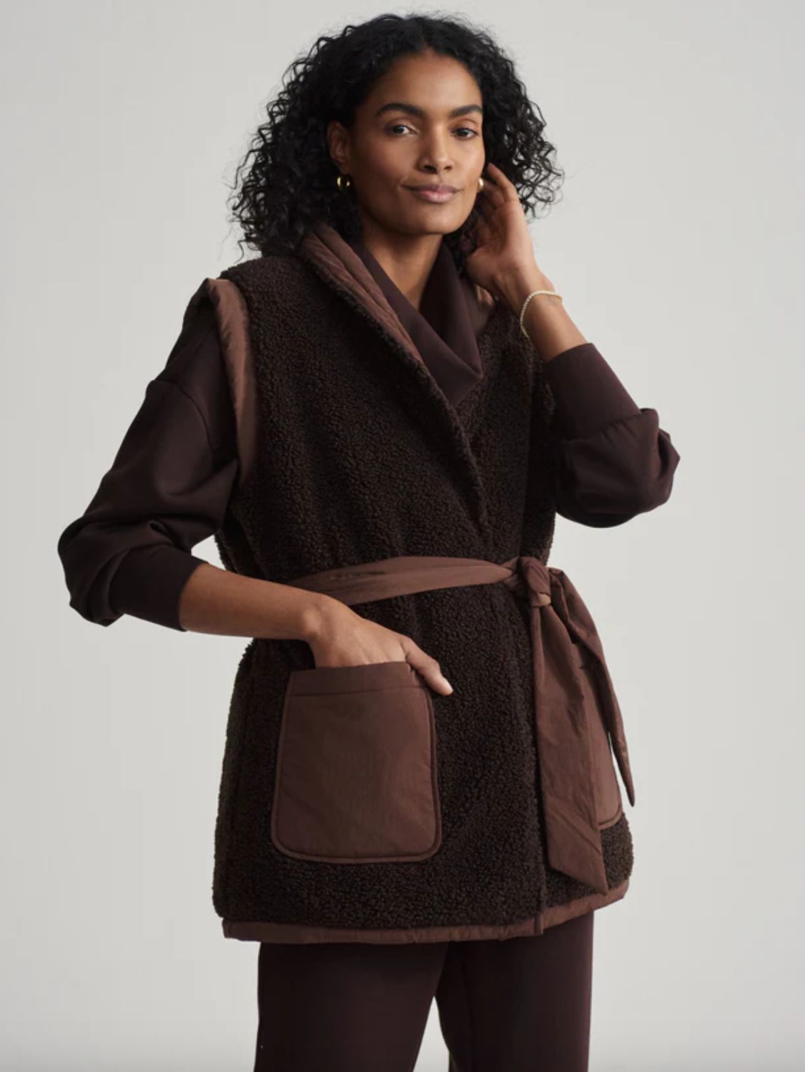 Varley Lanville Reversible Gilet (Vest) in Chesnut/Coffee Bean