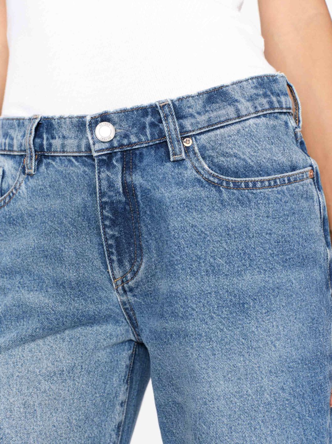 DL1961 Drue 27&quot; Low Rise Crop Jean in South Lake
