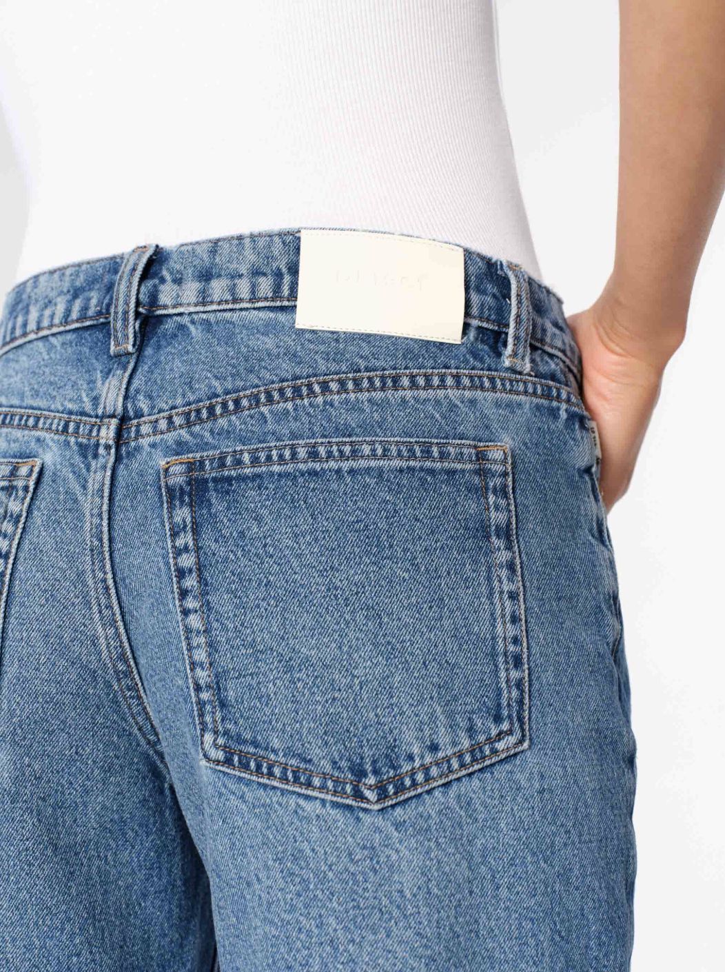 DL1961 Drue 27&quot; Low Rise Crop Jean in South Lake