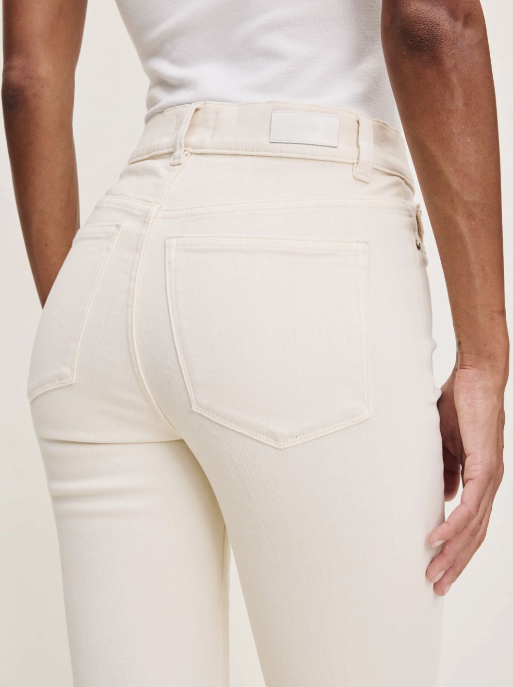 DL1961 Halle 29&quot; Straight Jean in Ecru