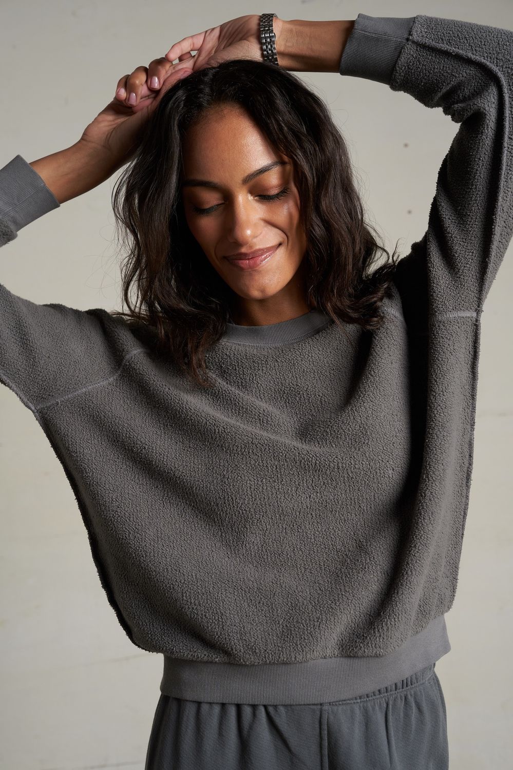Perfect White Tee Ziggy Sweatshirt in Charcoal