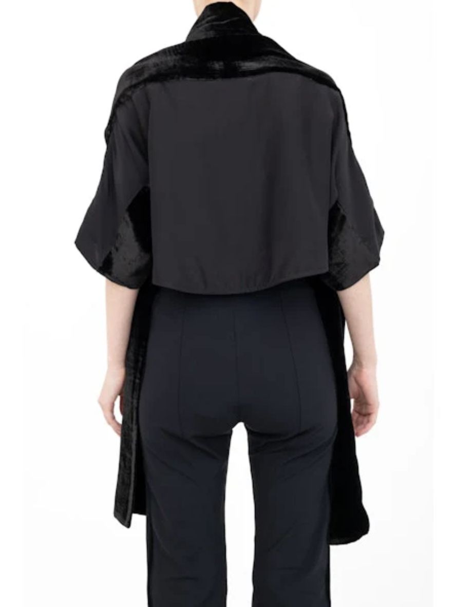 Elaine Kim Amari Shrug