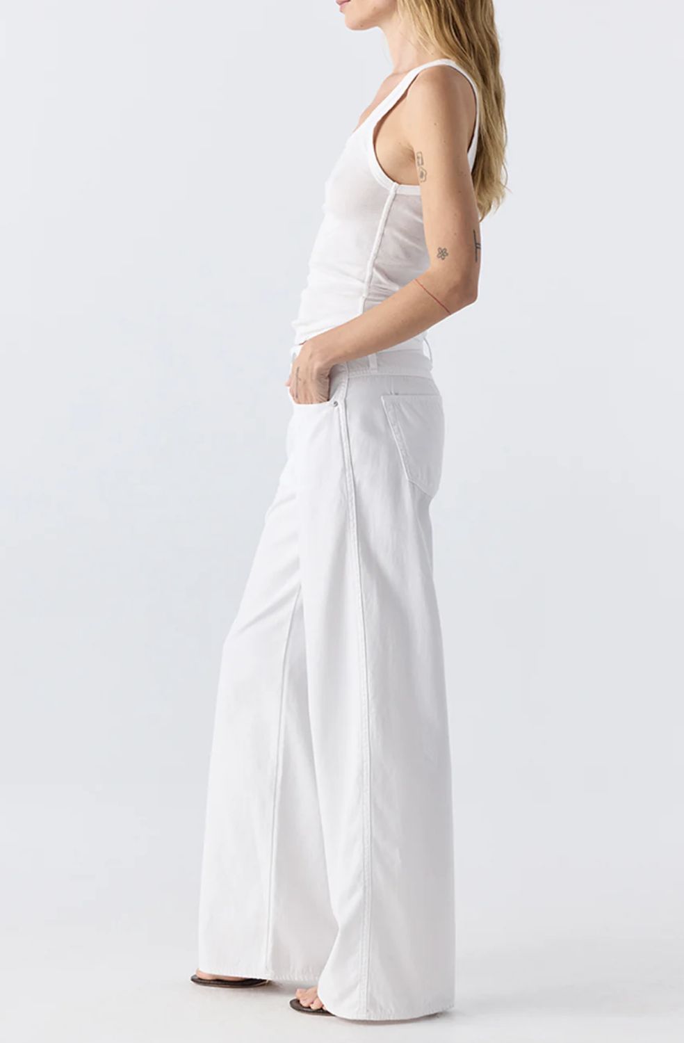 AMO Regina White Jean