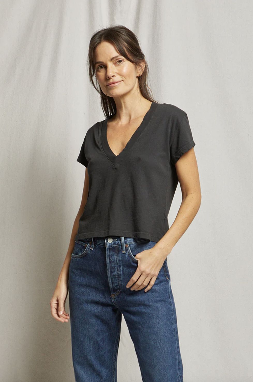 Perfect White Tee Alanis Tee in Vintage Black
