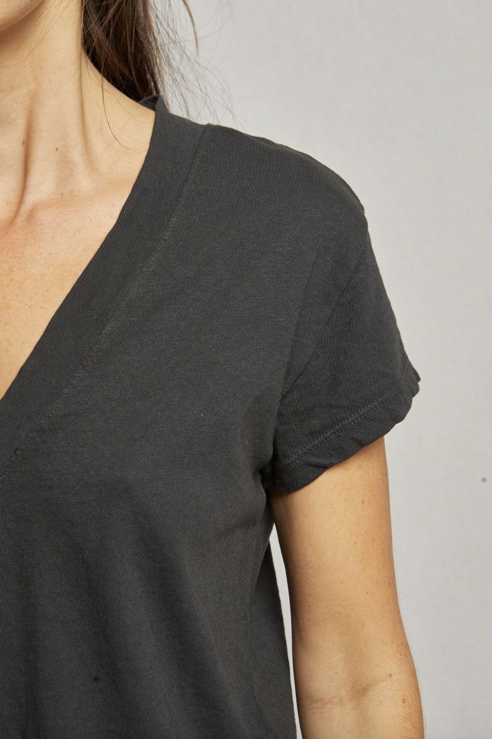Perfect White Tee Alanis Tee in Vintage Black