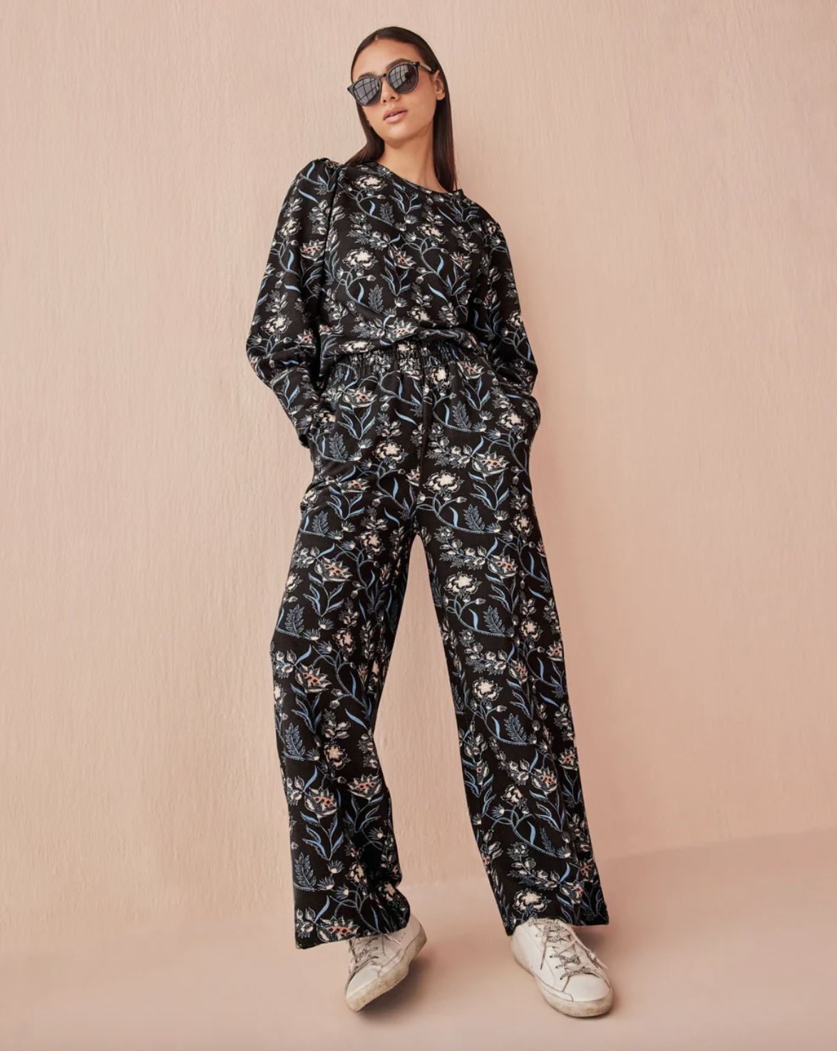 Omika Reece Sweatpants in Sofi Midnight