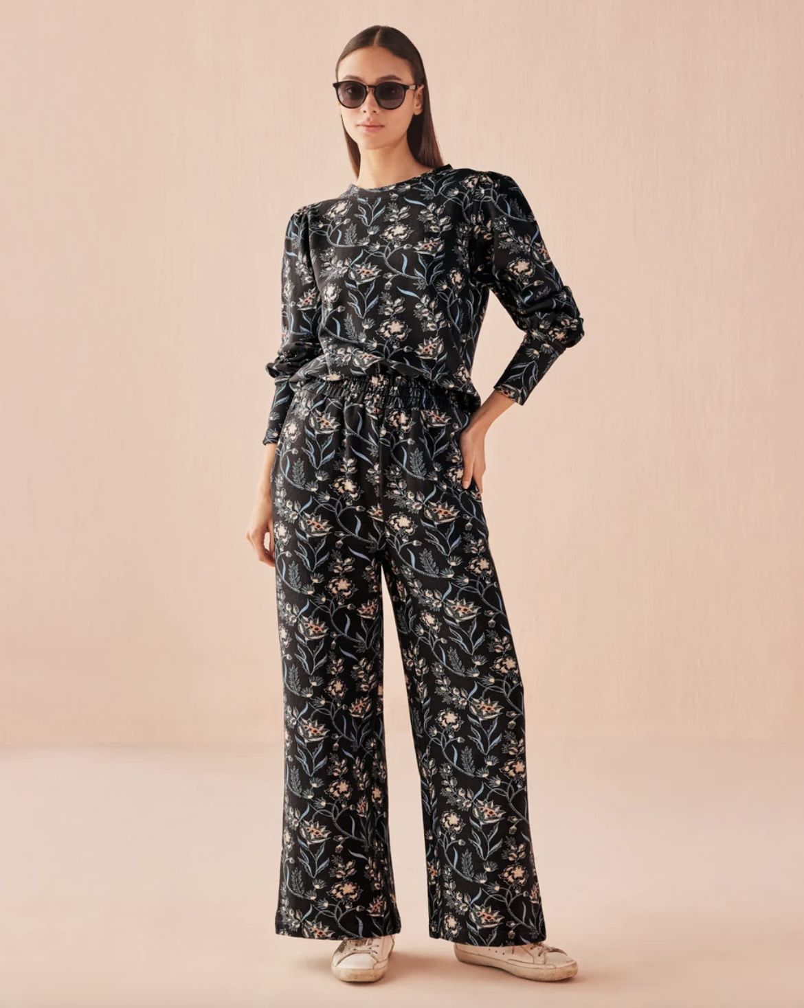 Omika Reece Sweatpants in Sofi Midnight