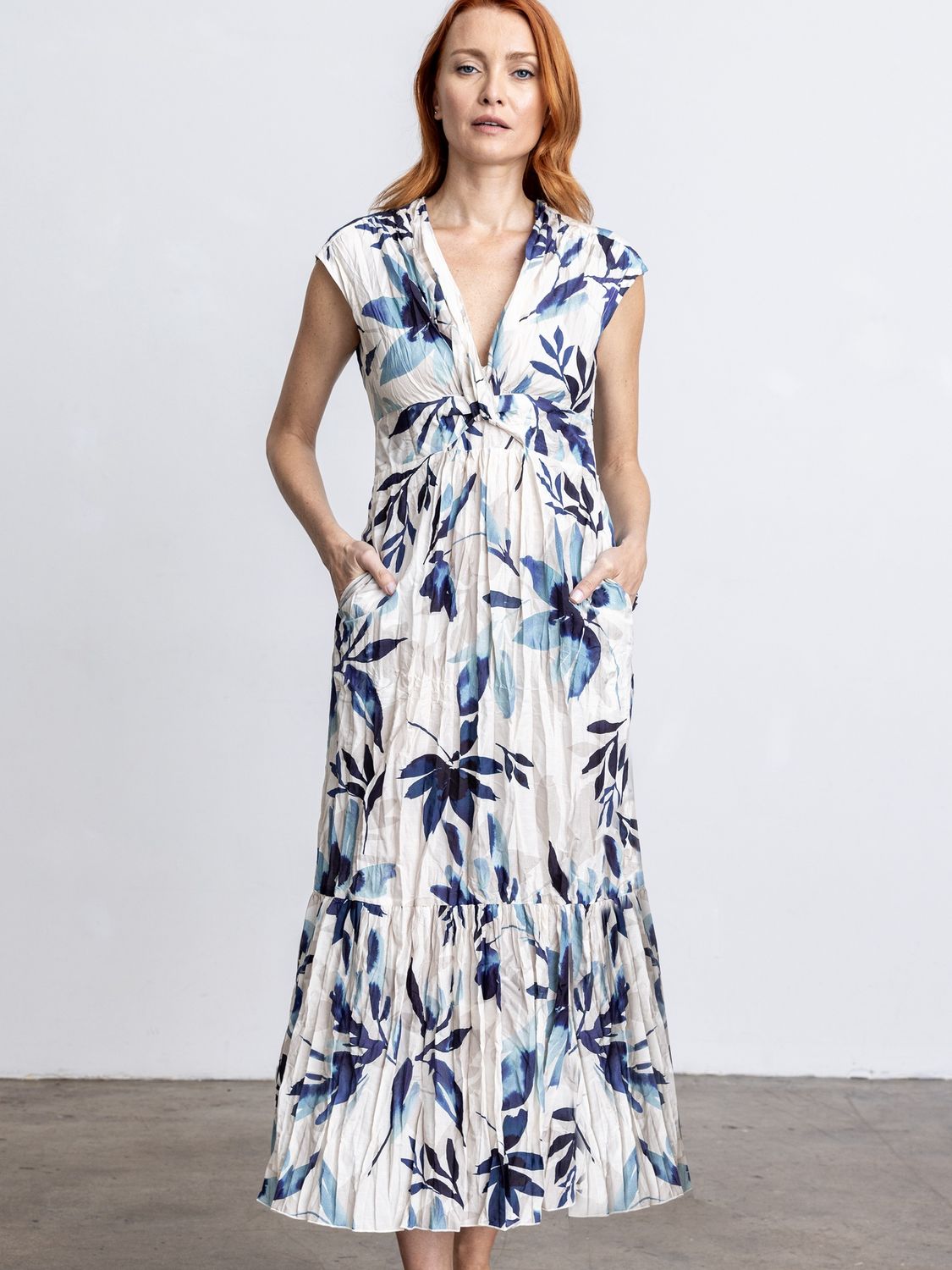 Go Silk Crinkle Cut Twist Dress in Iris Allover