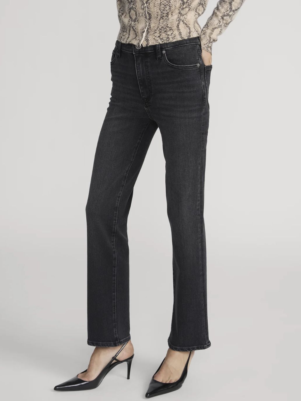 Frame Le Sleek Straight Jean in Starship