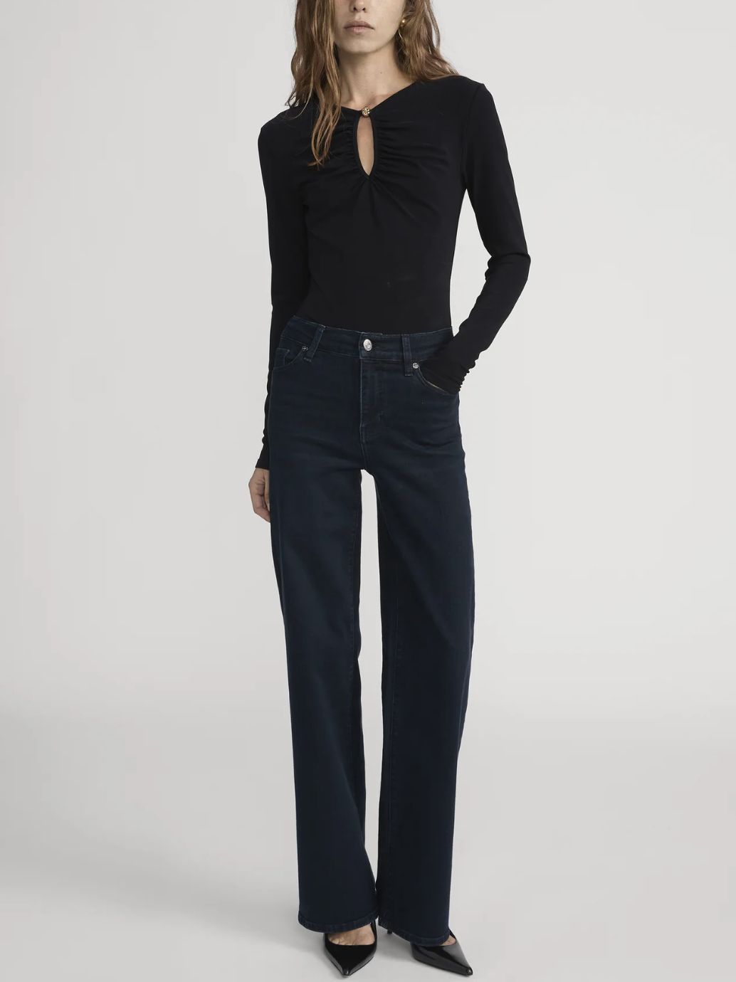 Frame The Keyhole Top