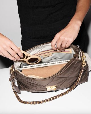 モルト Mz Wallace' Crosby Lock Shoulder - Emma's Shoes & Accessories