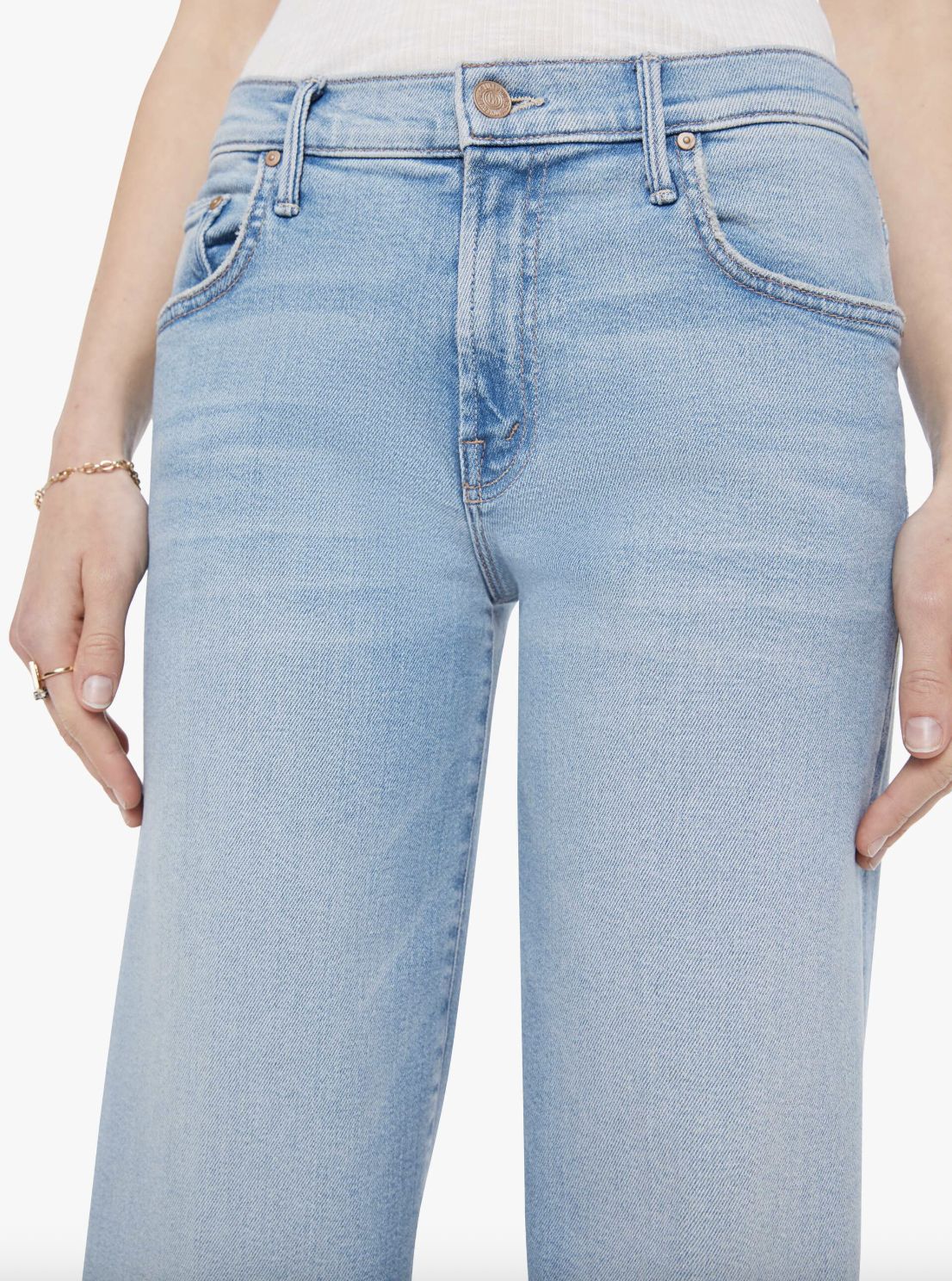 Mother Mid Rise Maven Sneak Jean in Blowing in the Wind