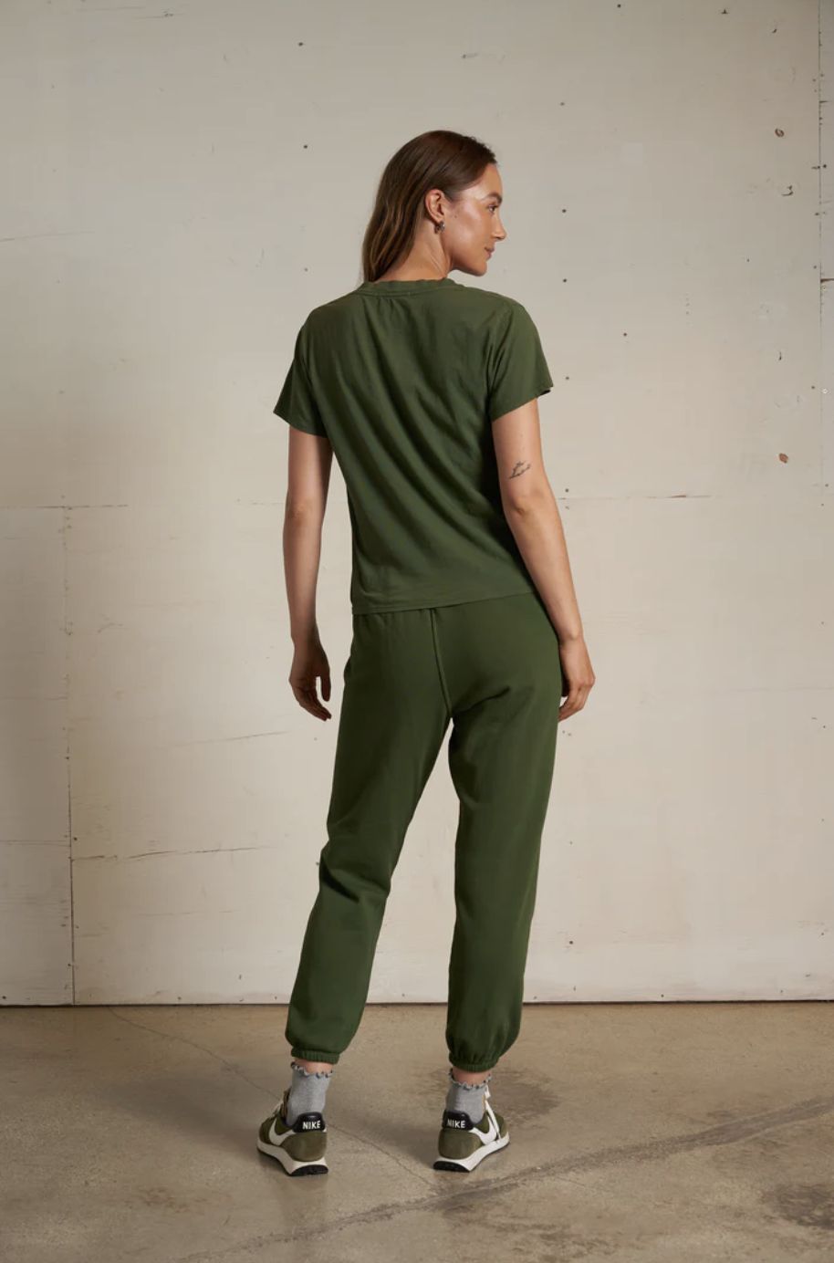 Perfect White Tee Hendrix V-Neck in Fern