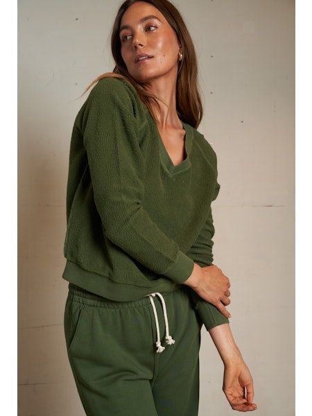 Perfect White Tee Zuri V-Neck Sweatshirt in Fern