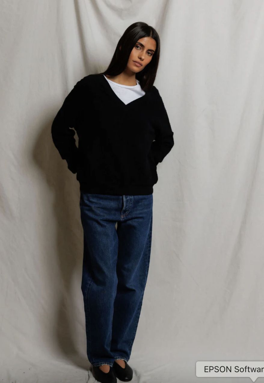 Perfect White Tee Zuri Sweatshirt in True Black