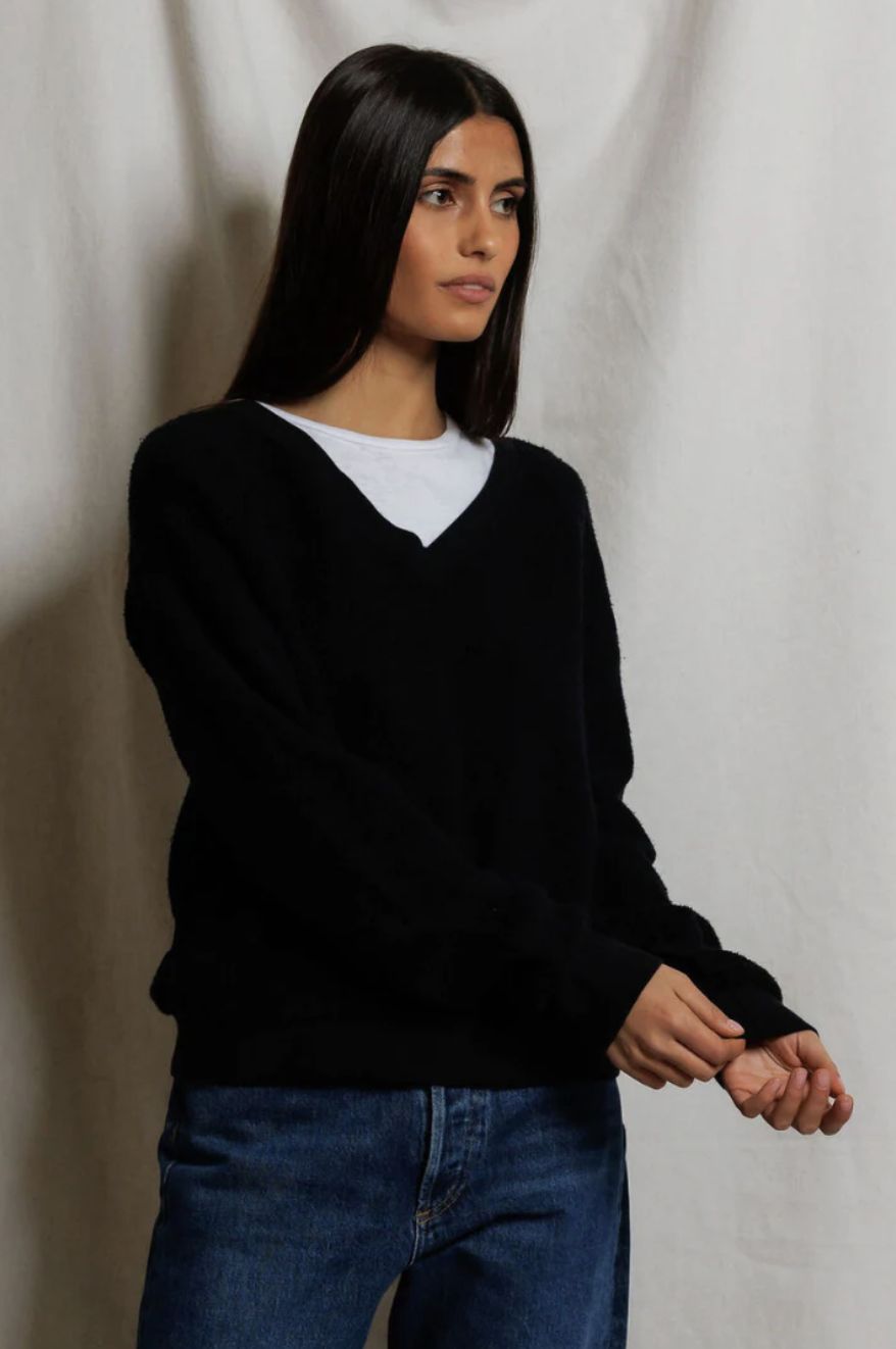 Perfect White Tee Zuri Sweatshirt in True Black