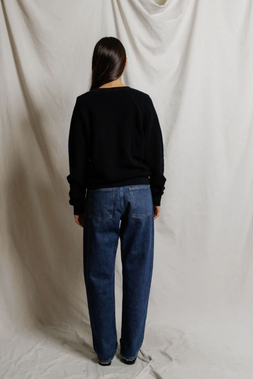 Perfect White Tee Zuri Sweatshirt in True Black