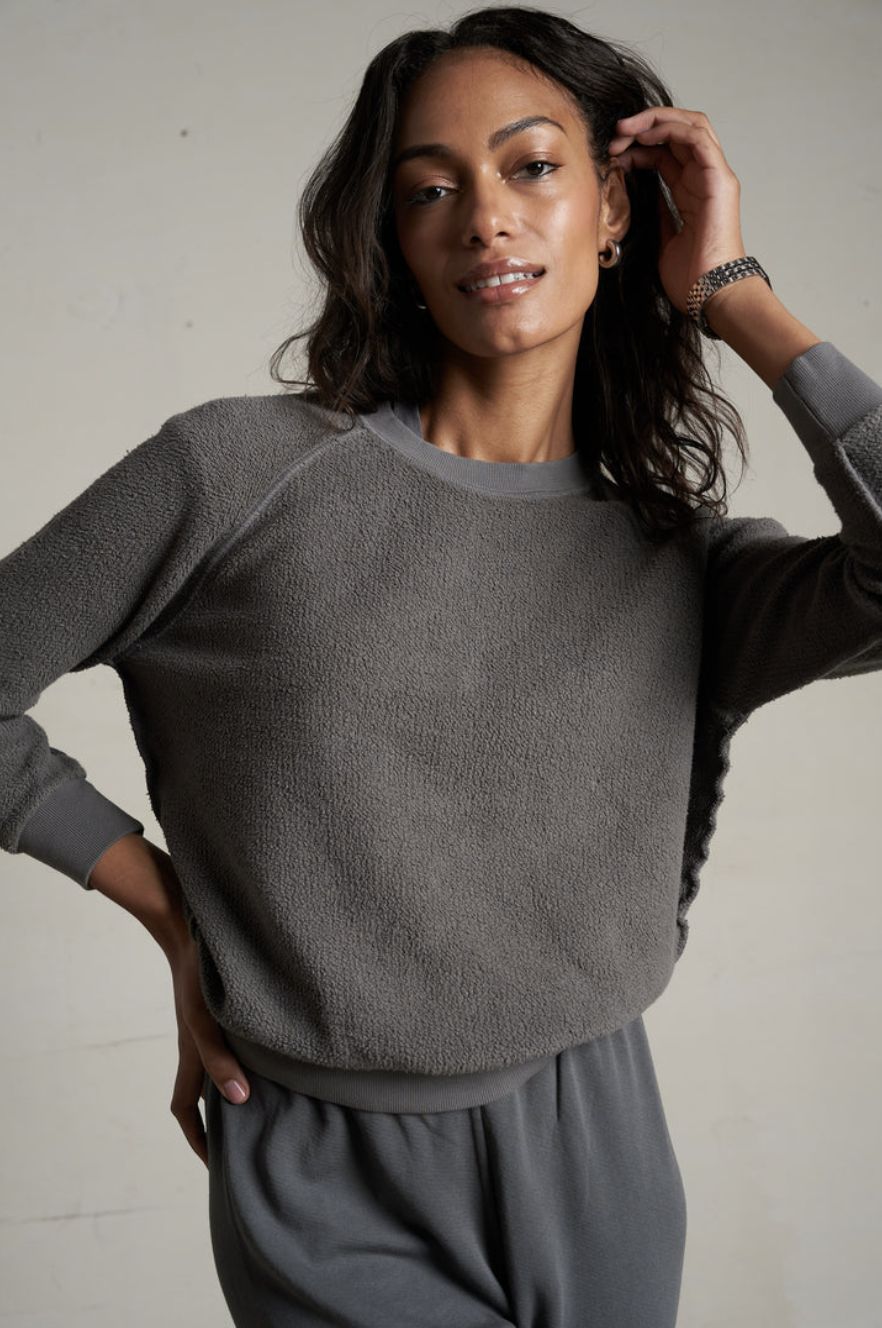Perfect White Tee Ziggy Sweatshirt in Charcoal