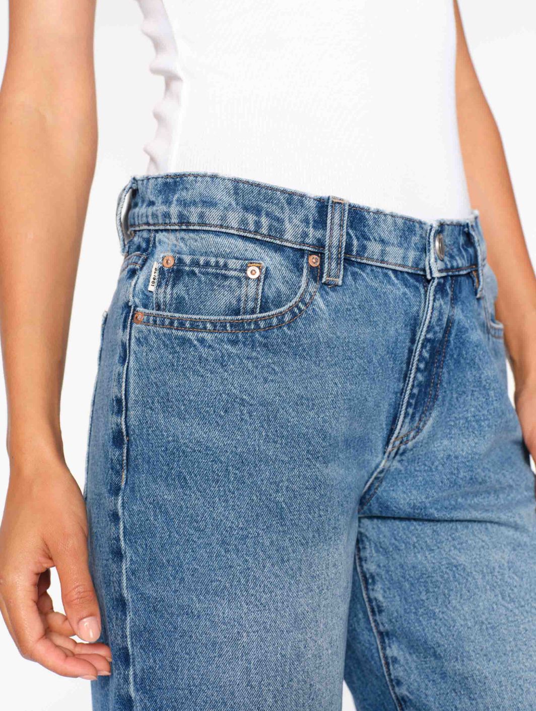 DL1961 Drue 27" Low Rise Crop Jean in South Lake