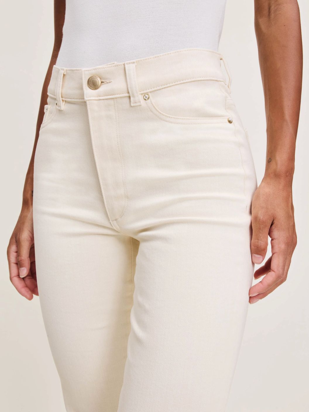 DL1961 Halle 29" Straight Jean in Ecru