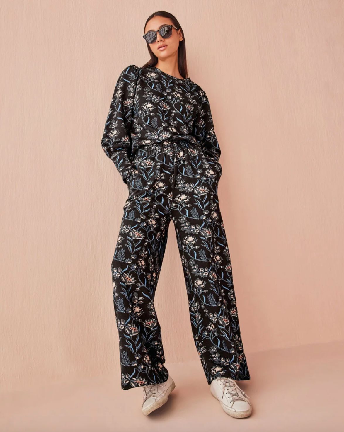 Omika Reece Sweatpants in Sofi Midnight