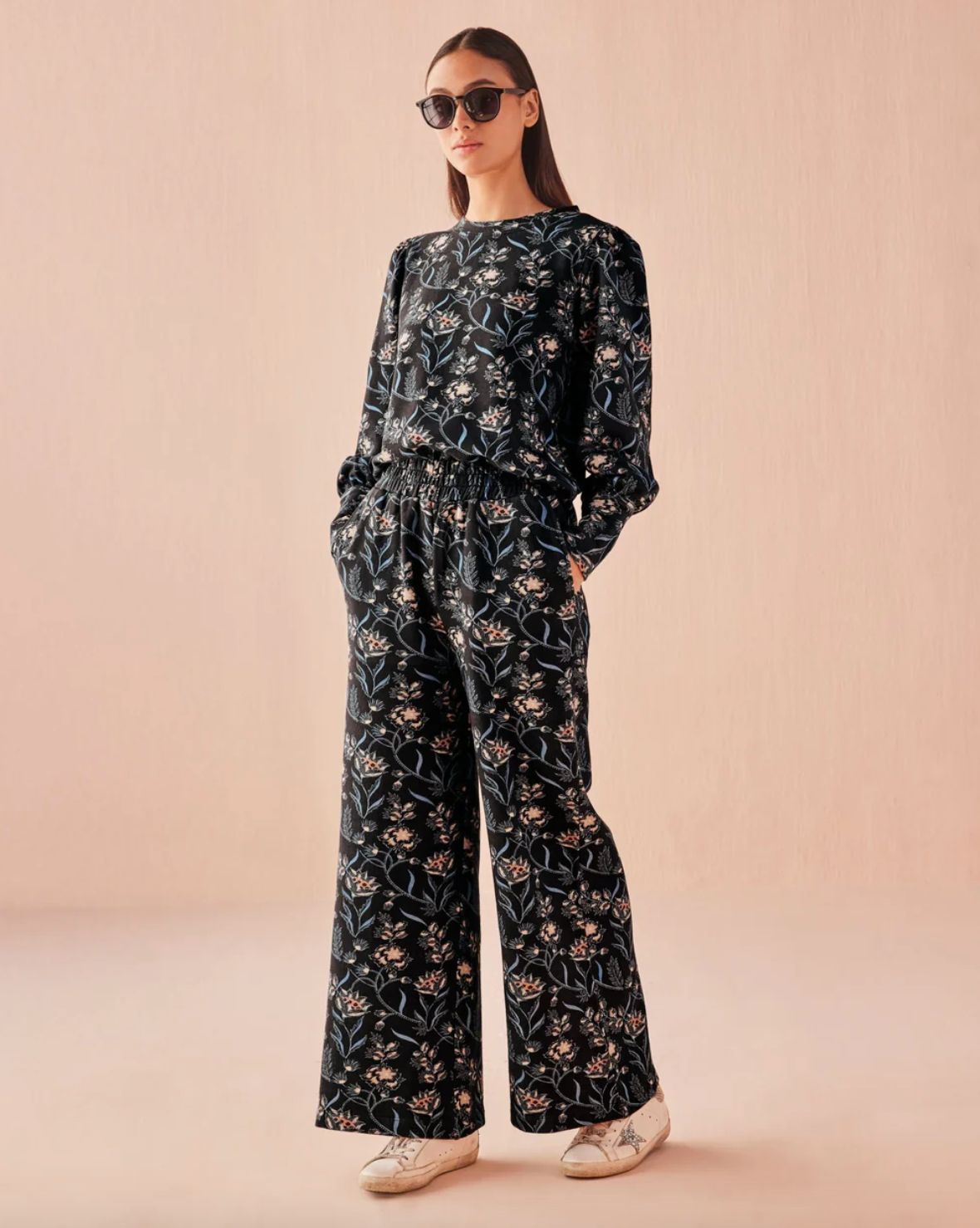 Omika Reece Sweatpants in Sofi Midnight