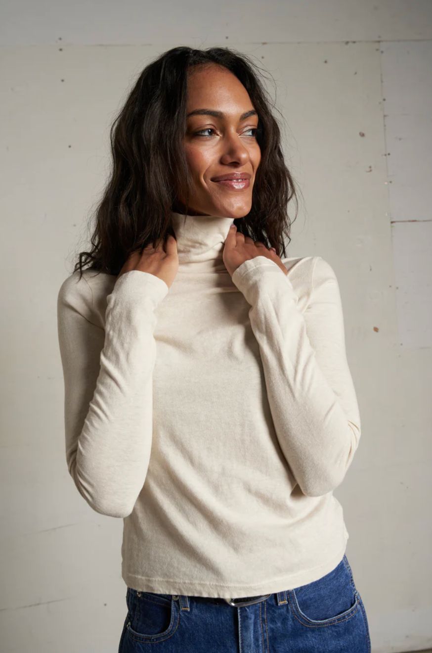 Perfect White Tee Cindy Turtle Neck, Color: Sugar, Size: XS