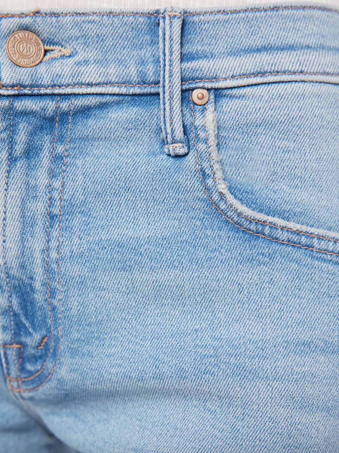 Mother Mid Rise Maven Sneak Jean in Blowing in the Wind