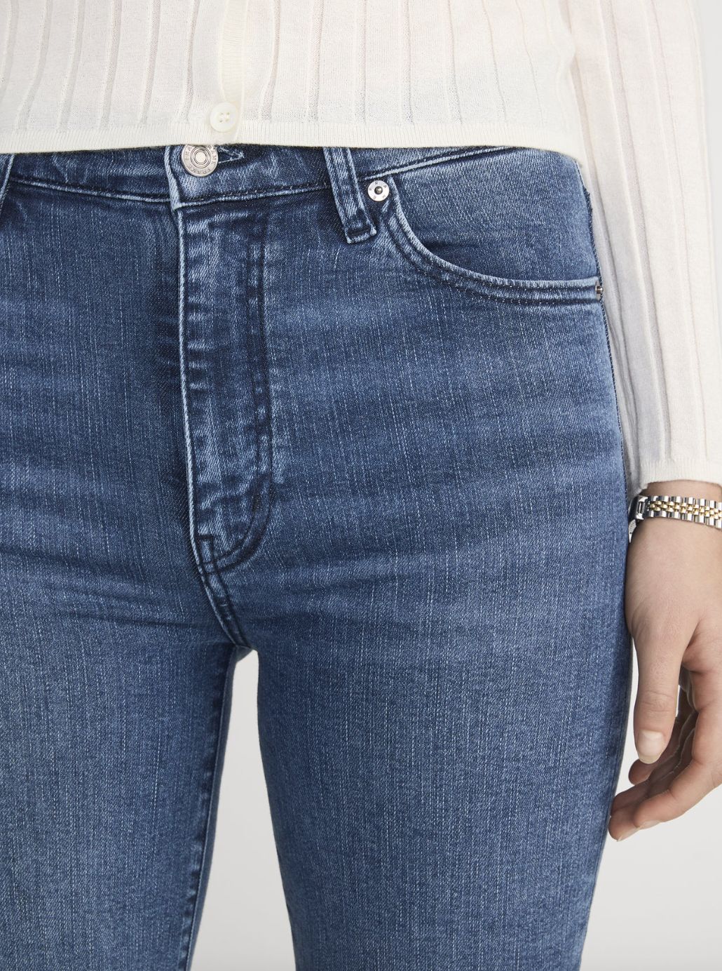 Frame Le Sleek Straight Jean in Ease