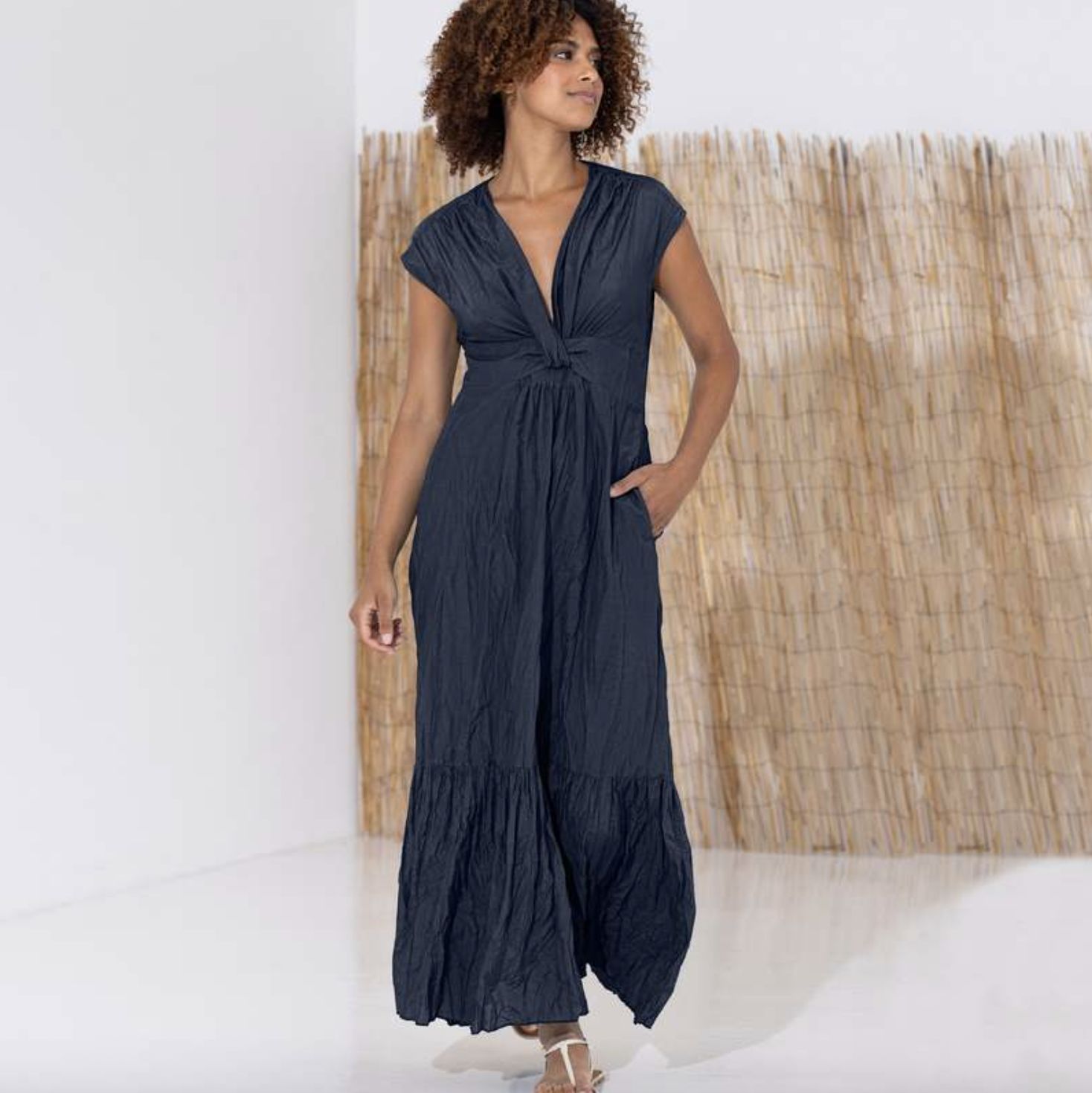 Go Silk Crinkle Cut Twist Dress in Midnight
