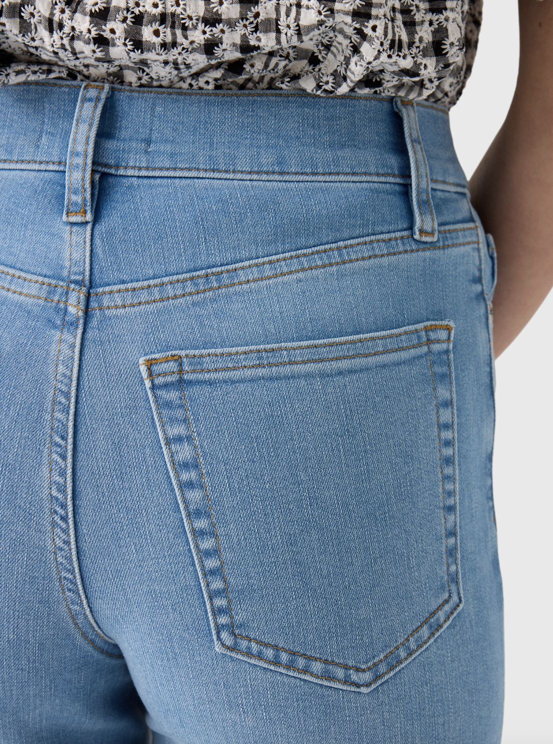 Frame Le Slim Palazzo Crop Jean in Honeymoon