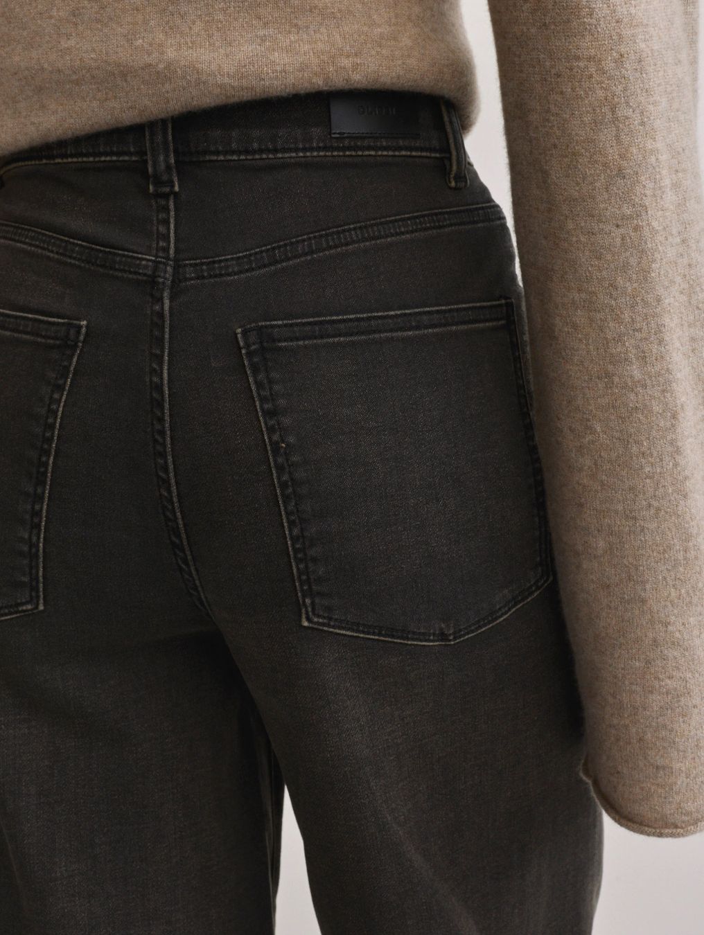DL1961 Hepburn Wide Leg Jean in Rock
