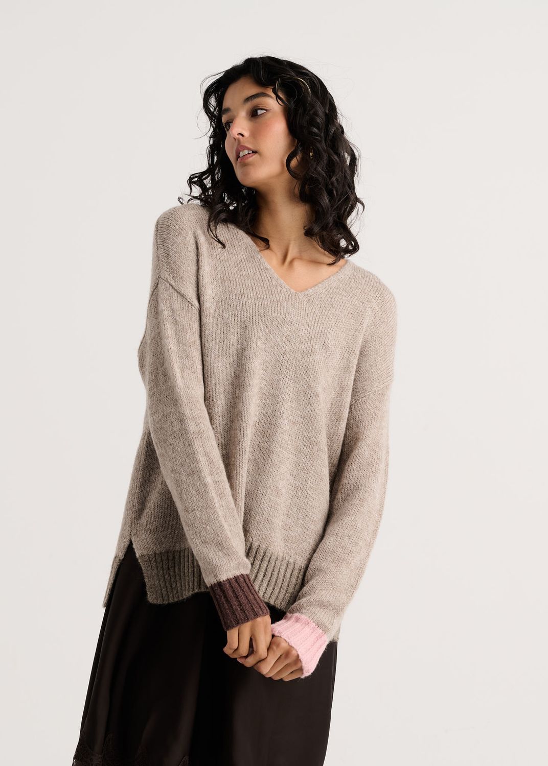 Zaket + Plover Contrast Trim V-Neck