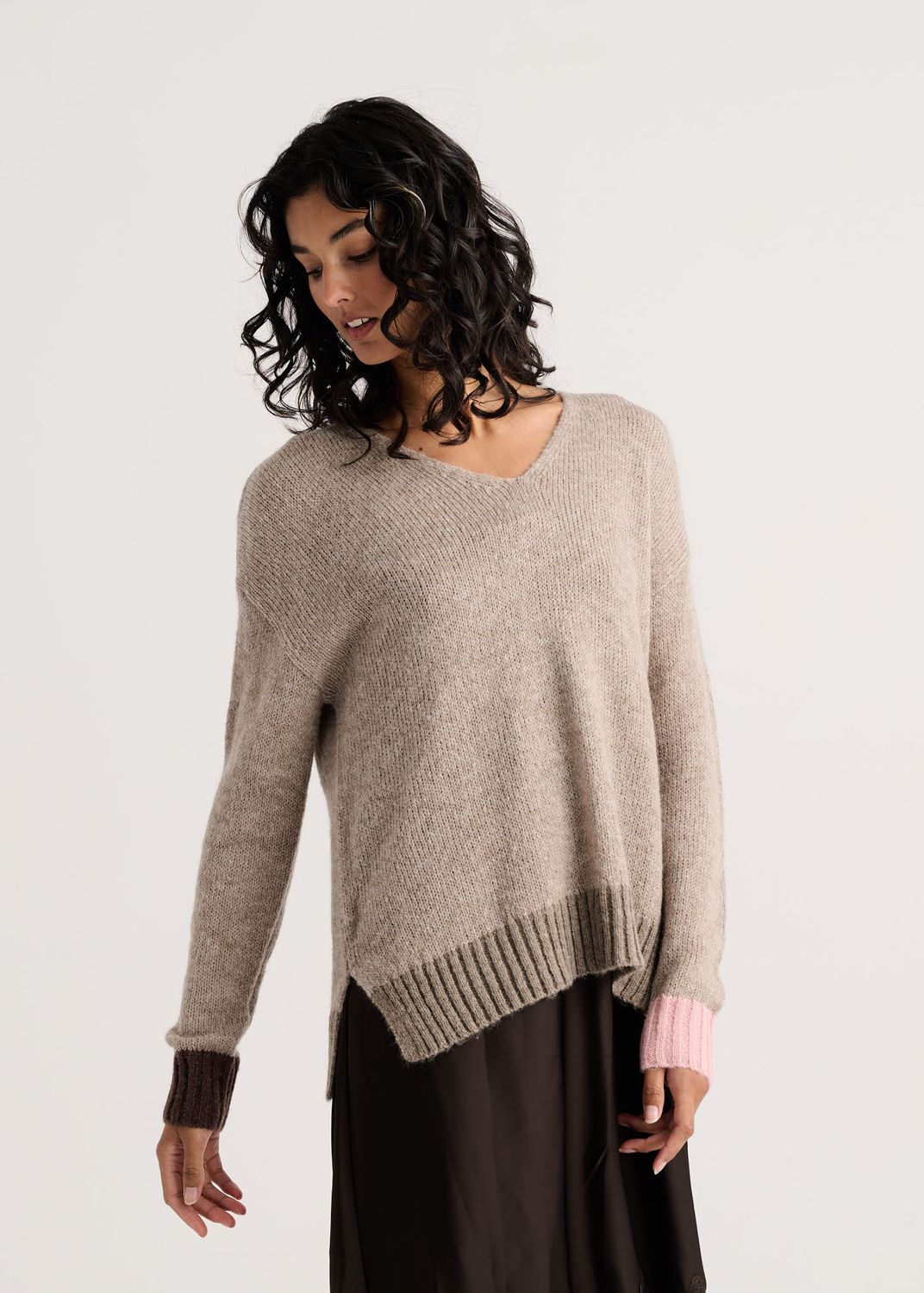 Zaket + Plover Contrast Trim V-Neck