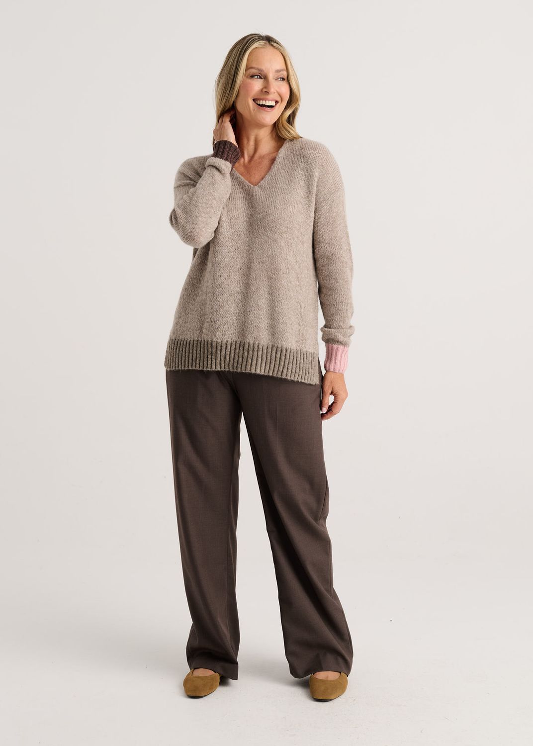 Zaket + Plover Contrast Trim V-Neck