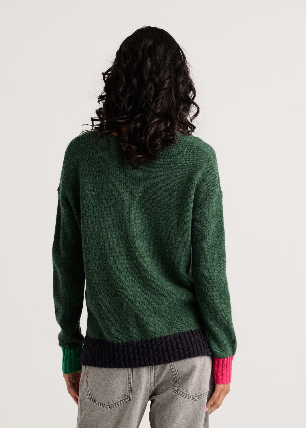 Zaket + Plover Contrast Trim V-Neck