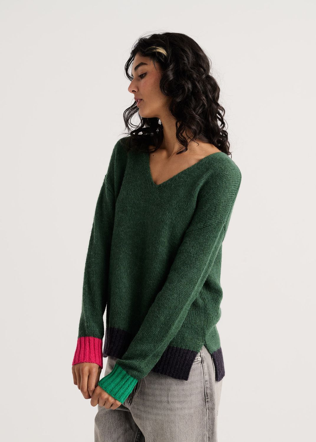 Zaket + Plover Contrast Trim V-Neck