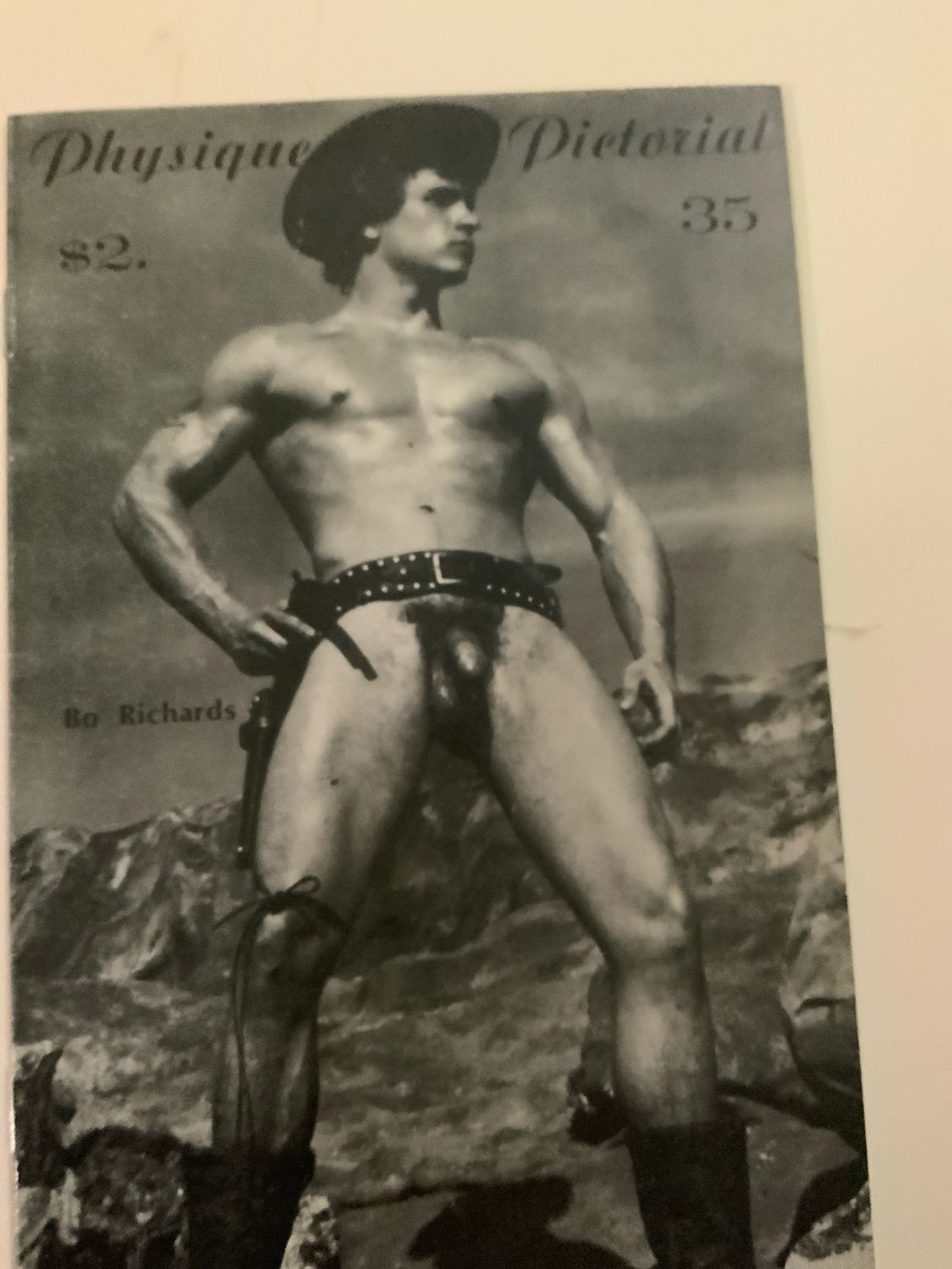 Physique Pictorial 35