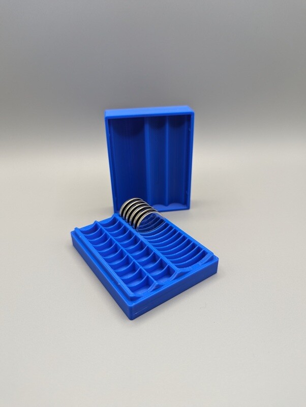 Pocket-sized button cell storage organizer. Self-closing battery box for all common button cells: LR41/44; CR2016/2025/2032
