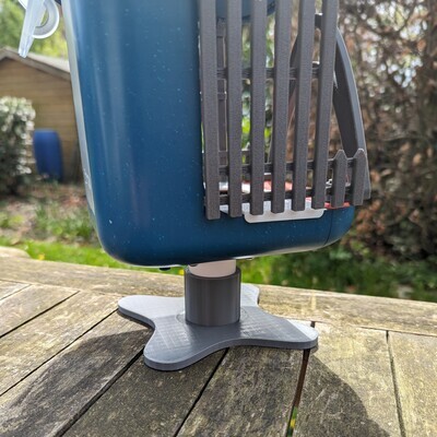 Stand - Easy to clean and refill!