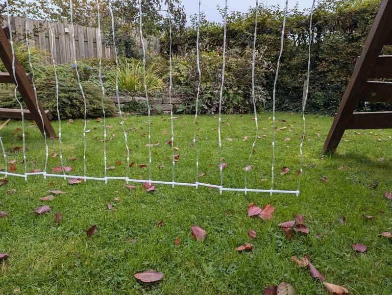 Spacer for the Govee Curtain Lights 1 and 2; Tangle-Protection