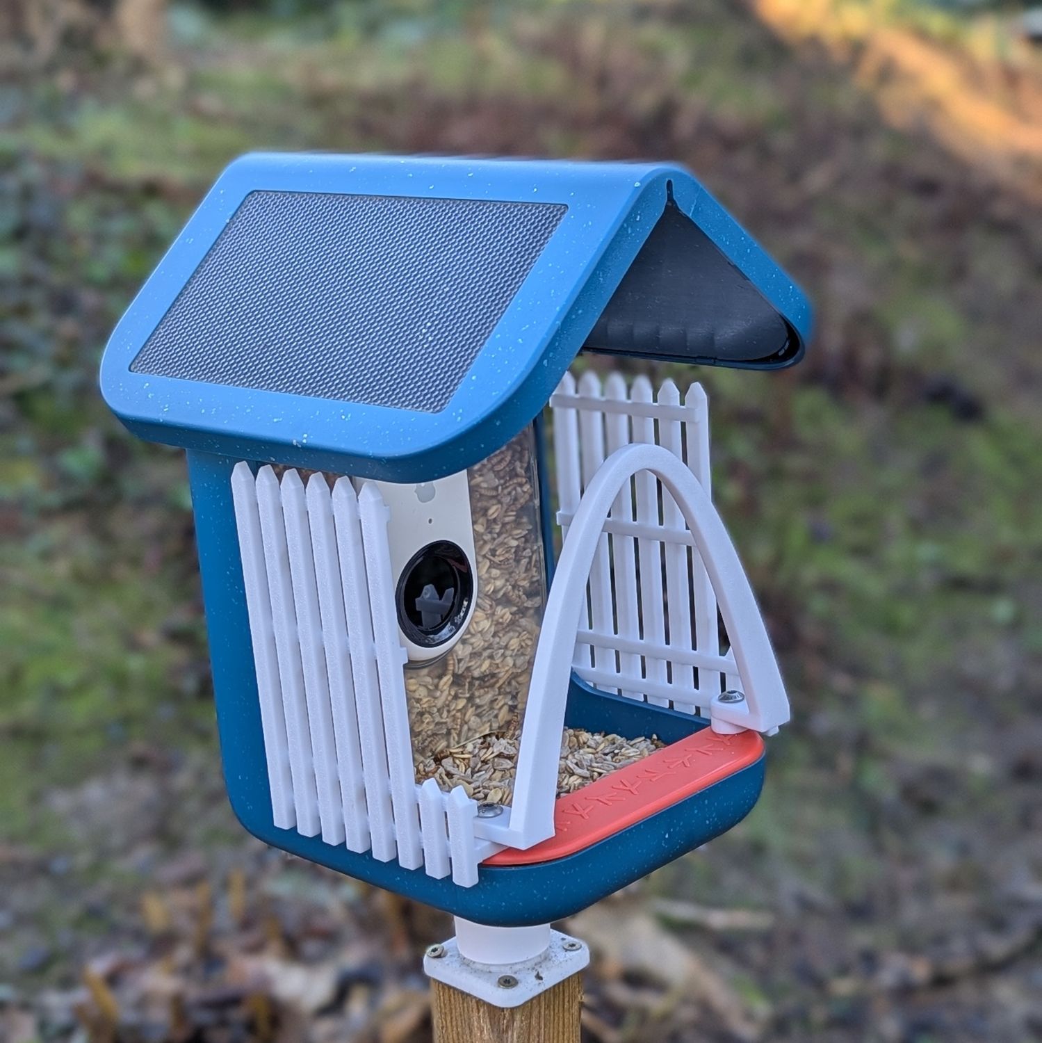 Protection from large Birds; Repels pigeons, magpies, jackdaws and more