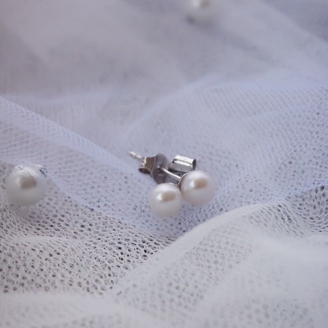 珍珠耳環