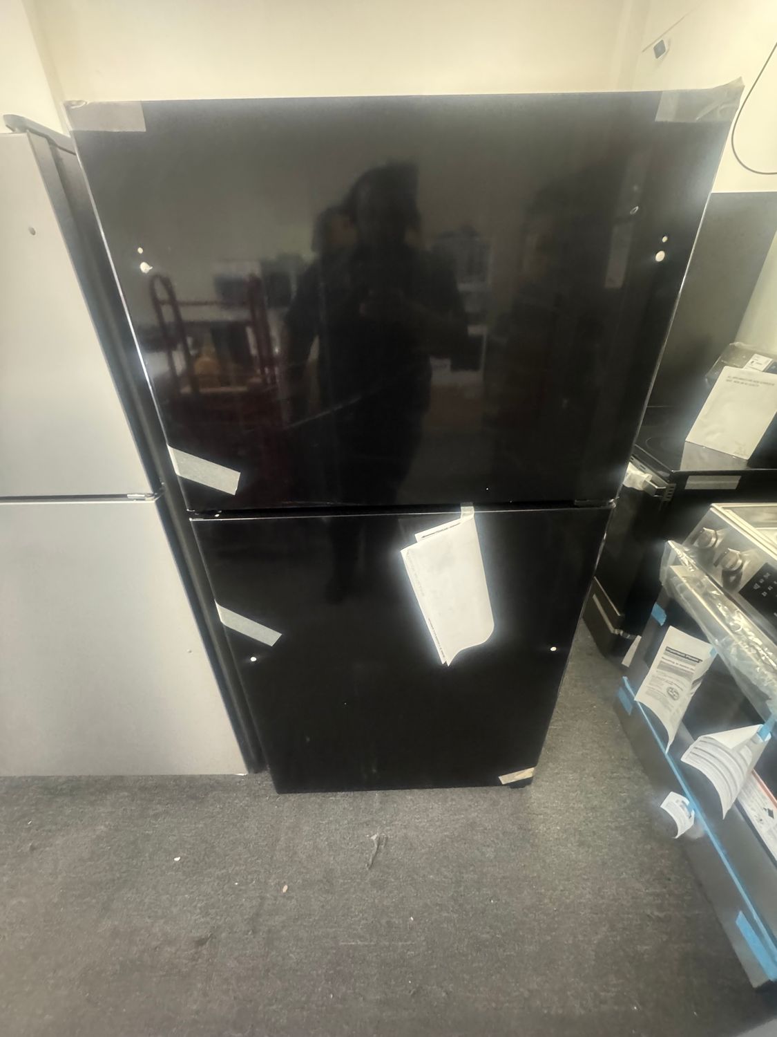 GE 21.9 Cu. Ft. Top-freezer
