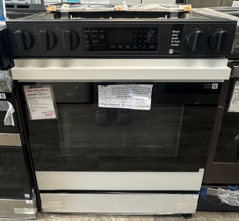 Samsung Bespoke 30 Samsung Bespoke 30" Smart Slide-in Gas